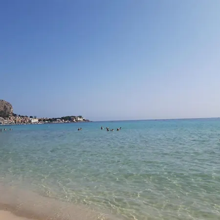 Semesterbostad Mondello Casa Mare Lilly *